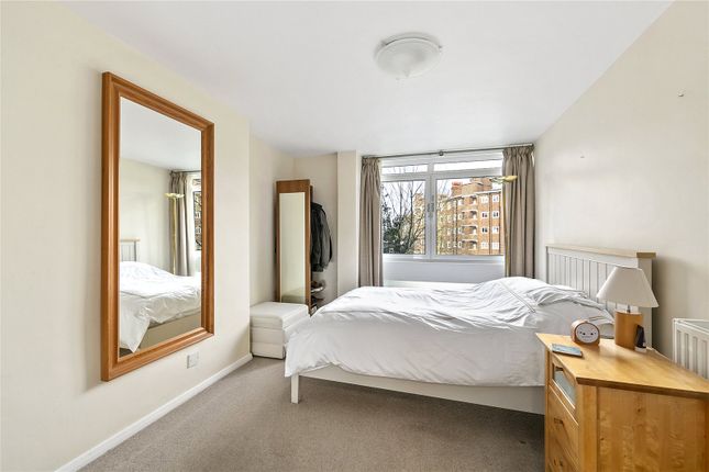 Flat for sale in Park Road, Richmond