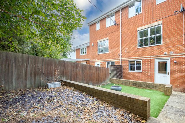 18, Abbots Close, Kettering photo 2