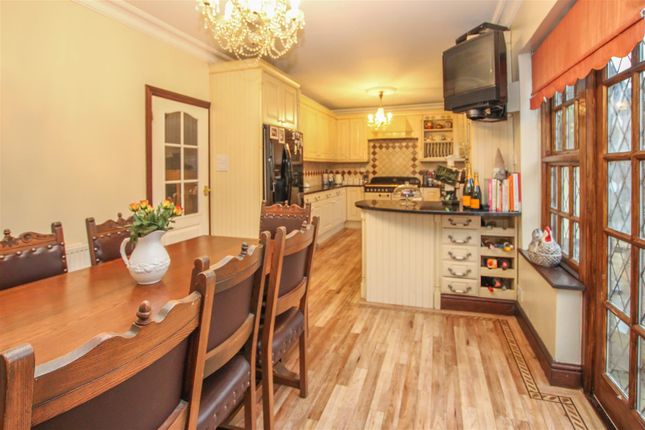 12, Nags Head Lane, Brentwood photo 3