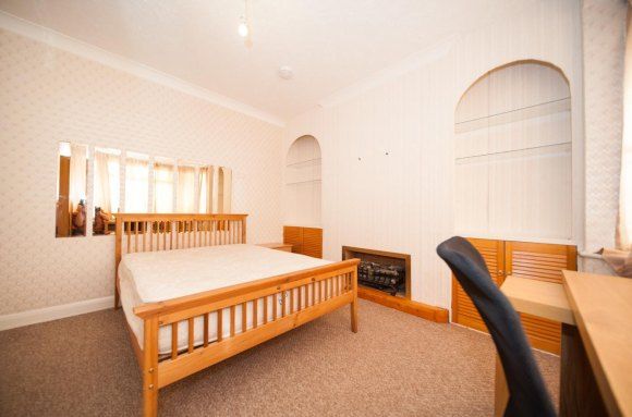 Thumbnail Terraced house to rent in Edenvale Road, Mitcham