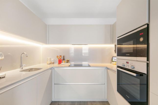 Flat for sale in Woods Road, London