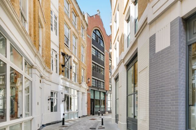 Thumbnail Flat for sale in Ludgate Square, London