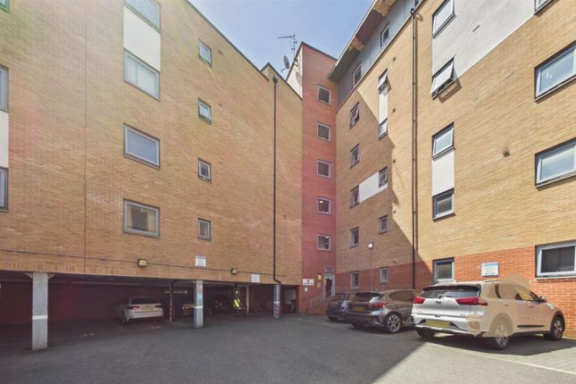 2-bed house on 28 Heia Wharf, Hawkins Road, Colchester, £1,250/mo