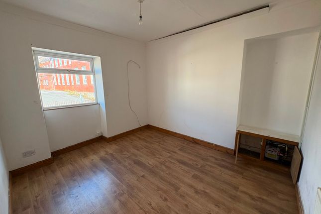 36, Brynallt Terrace, Llanelli photo 3