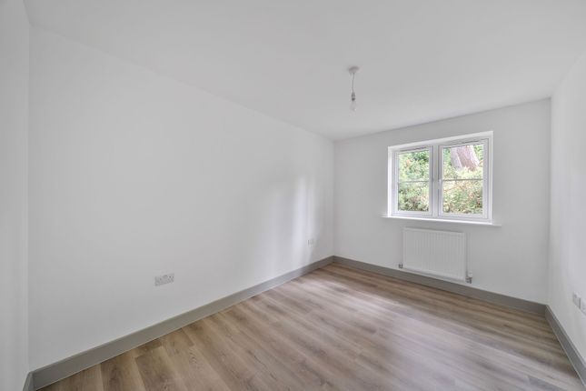 Flat 7 Skye Court Hurtis Hill, East Sussex, Crowborough photo 5