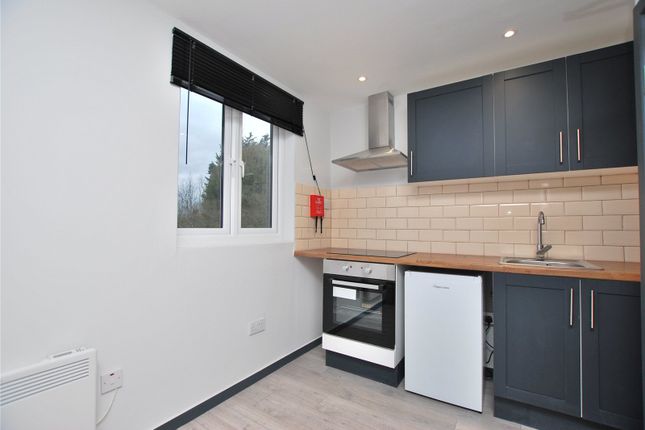 Room 6, 103, Raymond Crescent, Guildford photo 4