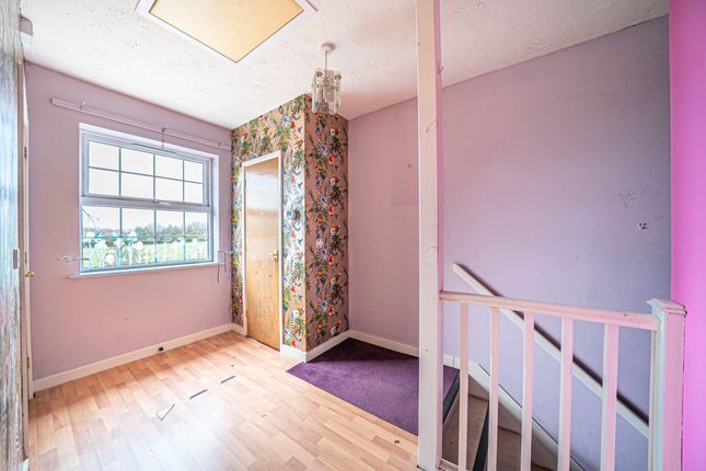 17 Johnson Way, Ludgershall, Andover photo 3