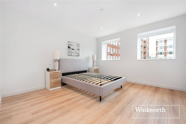 Flat to rent in Shakespeare Road, London