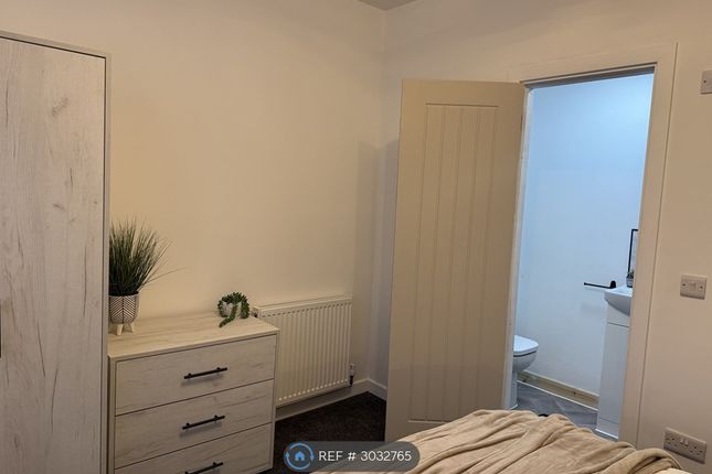 1-bed house on Grosvenor Street, Prestwich, Manchester, £750/mo