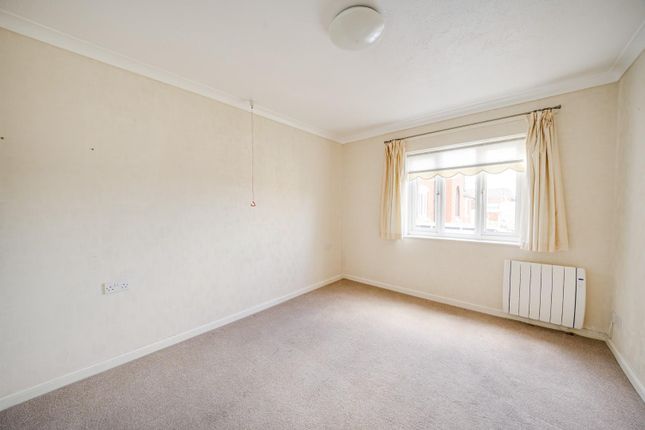 15, Laburnam Court, Millstream Way, Leighton Buzzard photo 4