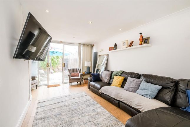 6 Inglesham Walk, London photo 2