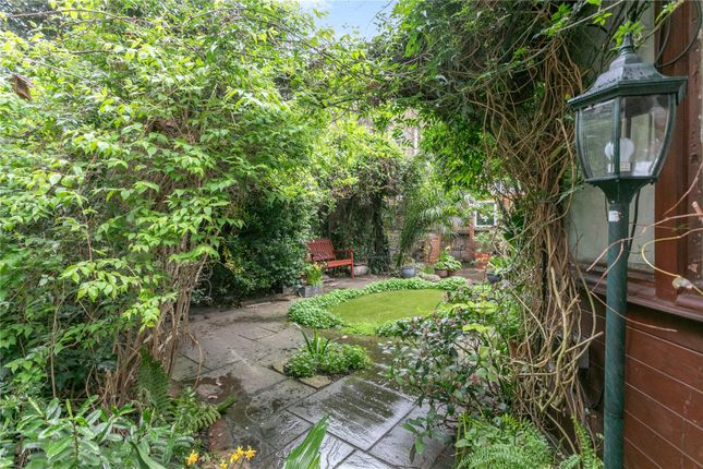 Flat for sale in St. Lukes Road, Notting Hill, London