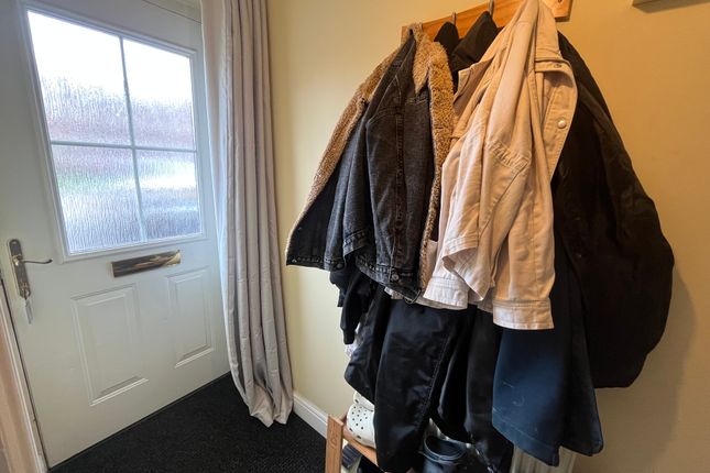 47, Fallowfields, LOWESTOFT photo 2