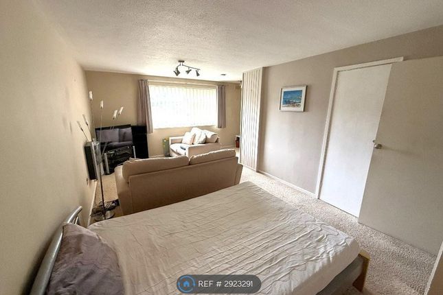 Burfield Court, Handcross Road, Luton photo 2