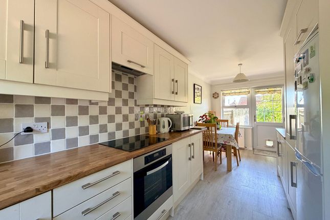 63 Naldertown, Wantage photo 2