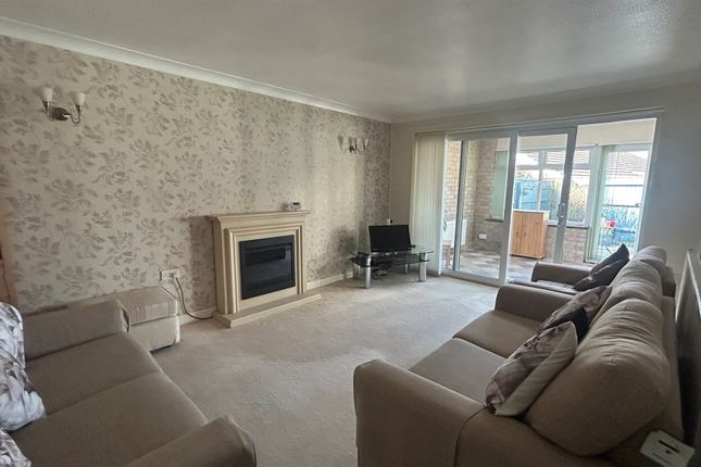 47, Heathfield Road, Ferndown photo 4
