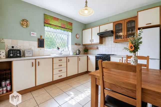 280 Crompton Way, Bolton photo 2