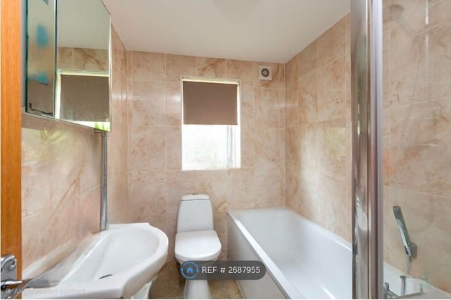 Flat, Hillside Avenue, Gravesend photo 2
