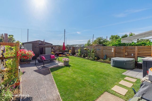 27 Larksfield Avenue, Bournemouth photo 4