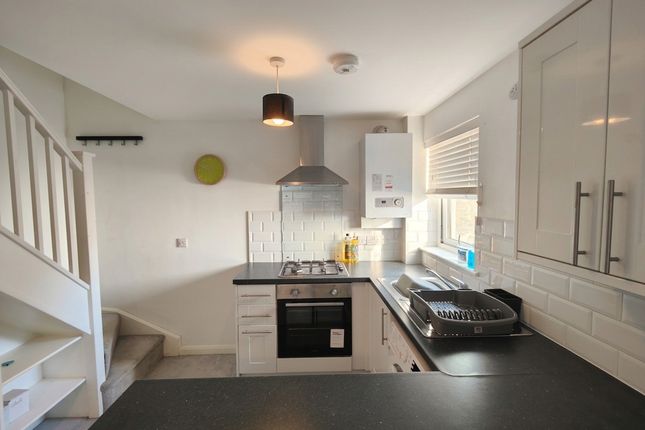 2 Olivers Yard, Church Street, Helston photo 2