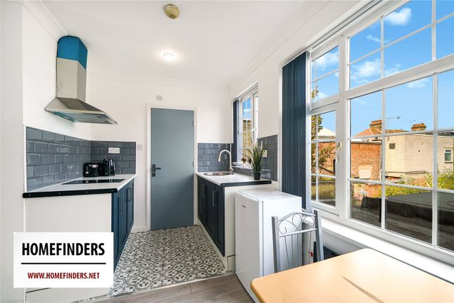 Flat 1, 403, Leabridge Road, London photo 2