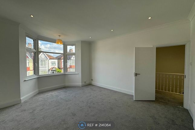 Flat to rent in Chatsworth Avenue, Wembley
