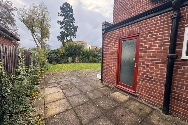 4 St. Marys Avenue South, Southall photo 5