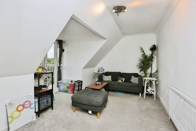 Flat 3, 176, Bitterne Road West, Southampton photo 2