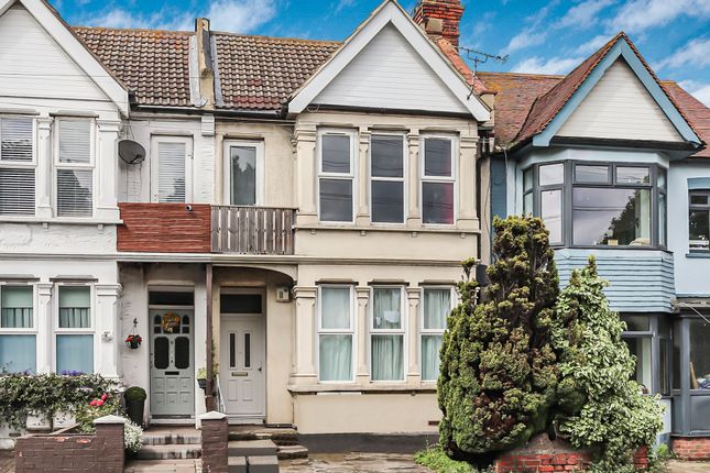 Thumbnail Flat for sale in Woodgrange Drive, Southend-On-Sea