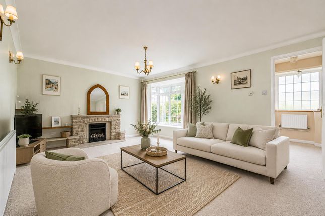 10, Harberton Crescent, Chichester photo 3