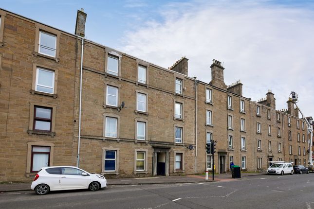 Thumbnail Flat to rent in Strathmartine Road, Dundee
