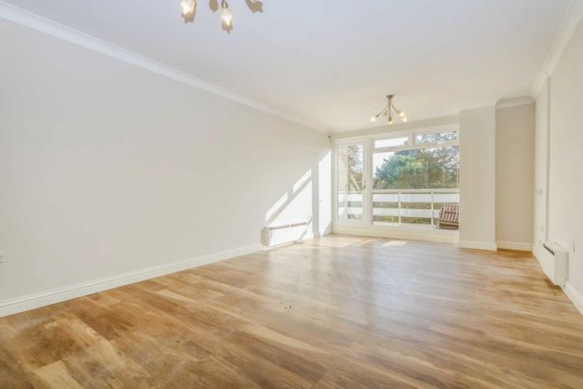 Mountcombe Close, Surbiton photo 2