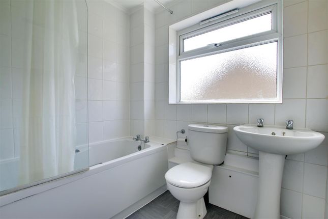 30, Swan Close, St. Ives photo 3
