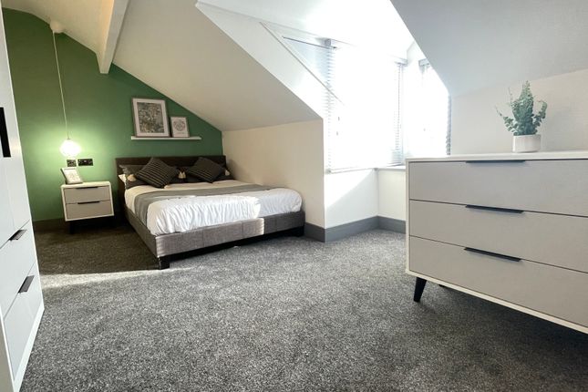 Room to rent in Salisbury Grove, Armley, Leeds