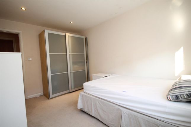 Flat for sale in North Street, Carshalton