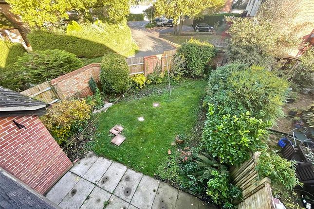 Thumbnail Semi-detached house for sale in Sherwood Close, Fetcham, Leatherhead, Surrey