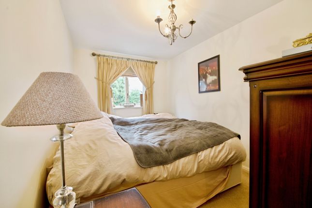 26, Woodridge Close, Enfield photo 4
