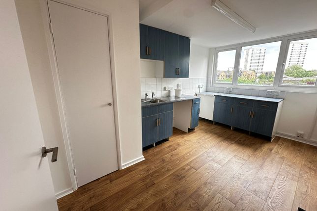 Flat to rent in Navenby Walk, London