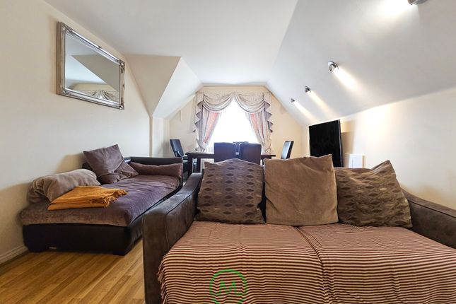 Flat 12, Augusta Court, London photo 4