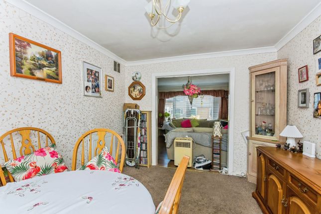 2, Glen Drive, Lincolnshire photo 3