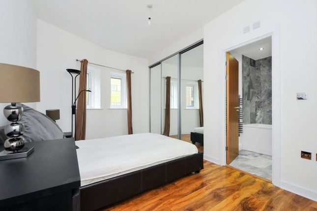Flat 26, Block Wharf, Cuba Street, London photo 4