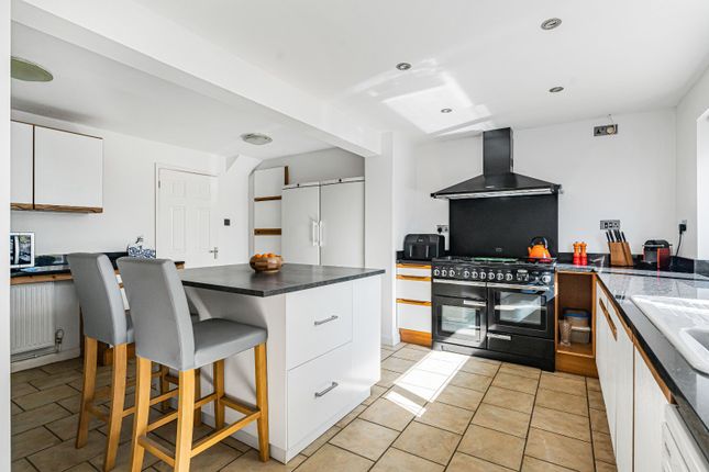 30,, Kingsmead, Gloucestershire photo 4