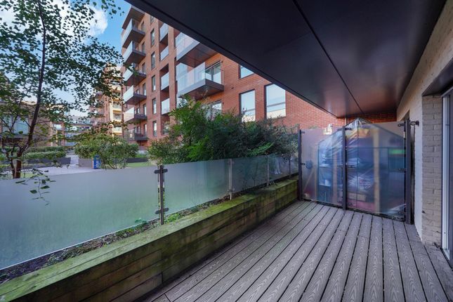 30, Thonrey Close, London photo 3