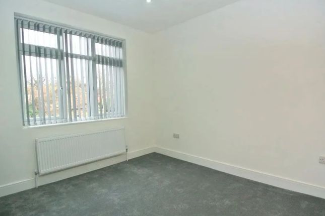 13, Albert Road, Englefield Green photo 5