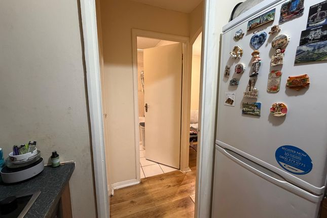 13, Wren Close, Greater London photo 3