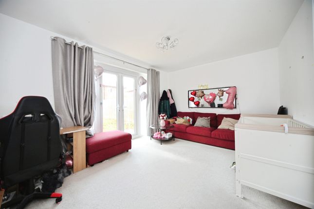 209, Armstrong Road, Luton photo 3