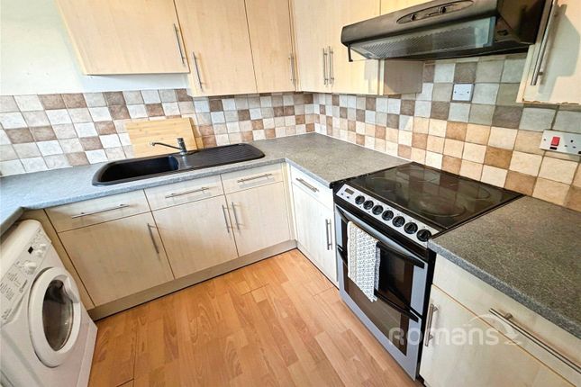 14, Escott Place, Chertsey photo 3