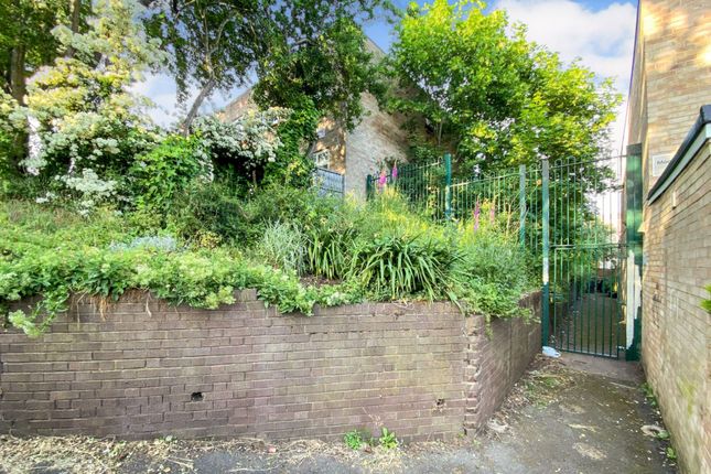 Thumbnail Mobile/park home for sale in Moorfield Road, Enfield