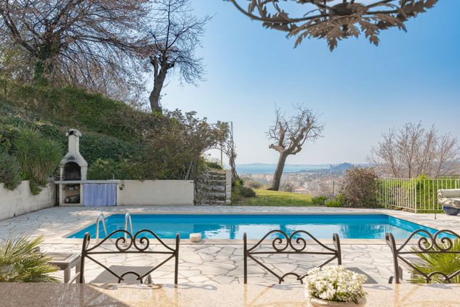 Villa for sale in Cagnes Sur Mer, Antibes Area, French Riviera