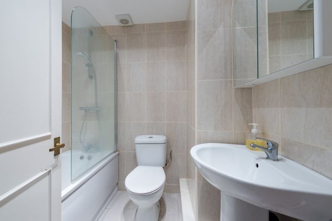 11 Kings Court,, Hamlet Gardens, London photo 5